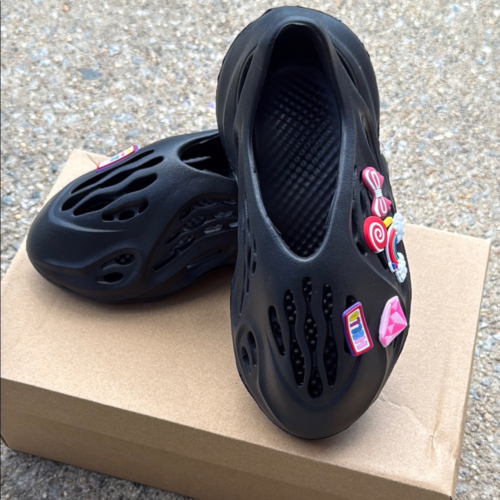 Hayden Black Water Shoes with Breathable Designs